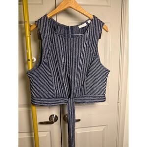NEW YORK AND COMPANY ADORABLE TOP WITH ZIP BACK